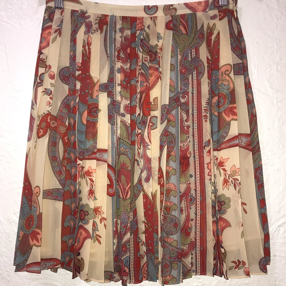 Tommy Hilfiger pleated paisley skirt- Size 6